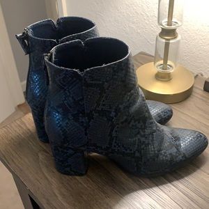 Old Navy Blue Snakeskin Style Boots. Size 9